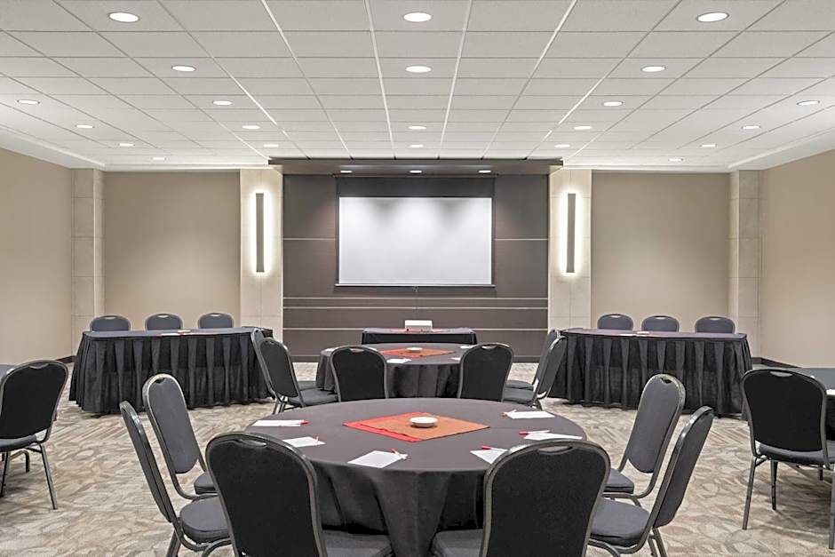 Ramada by Wyndham Saskatoon