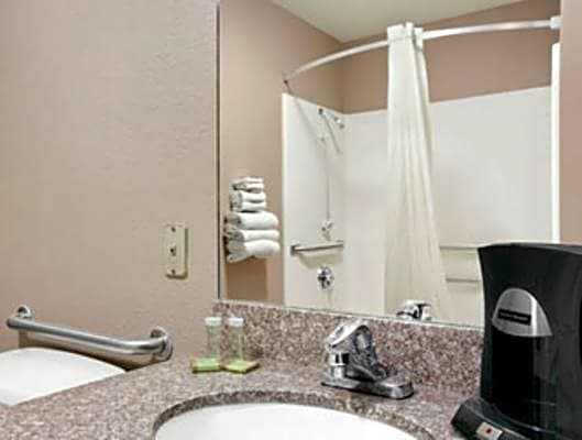 Super 8 by Wyndham Stafford/Springfield Area