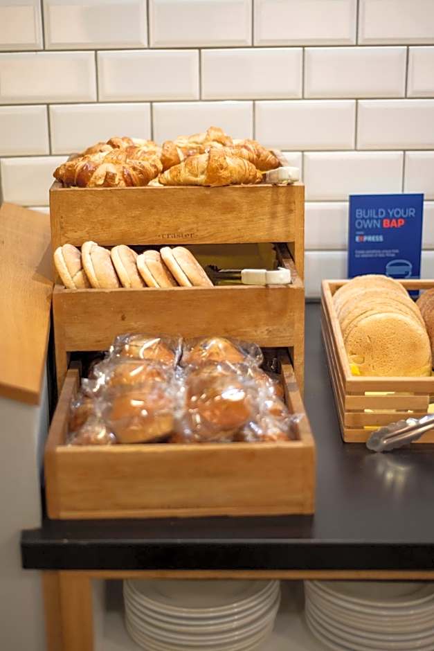 Holiday Inn Express Belfast City Queens Quarter By IHG