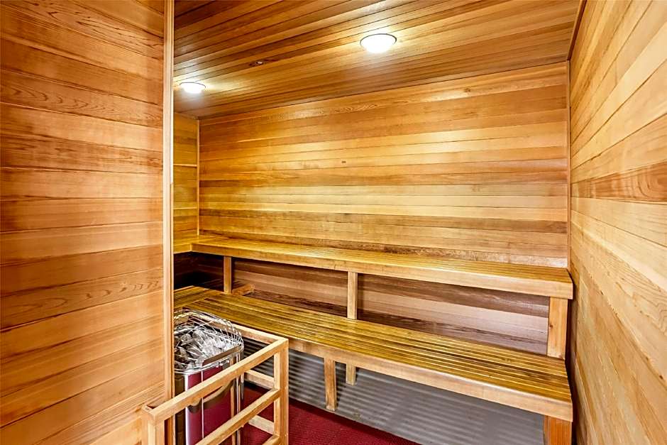 Best Western Thompson Hotel & Suites