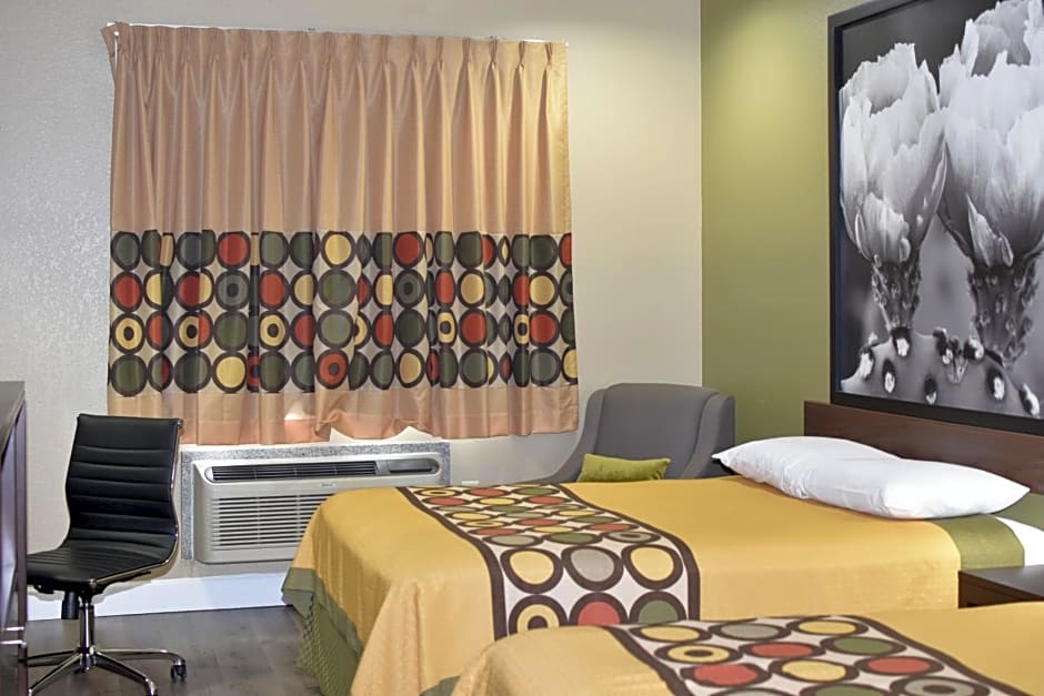 Super 8 by Wyndham Beaumont South I-10 & Walden Rd