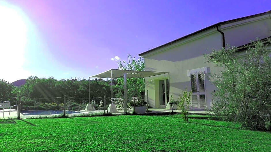 Hillside Villa with Swimming Pool and Jacuzzi - Frasassi Caves