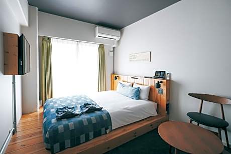 Queen Room with Balcony - Non-Smoking