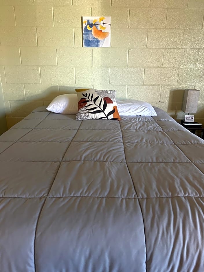 Midtown Inn & Suites