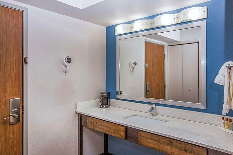 Wingate by Wyndham Louisville Airport Expo Center