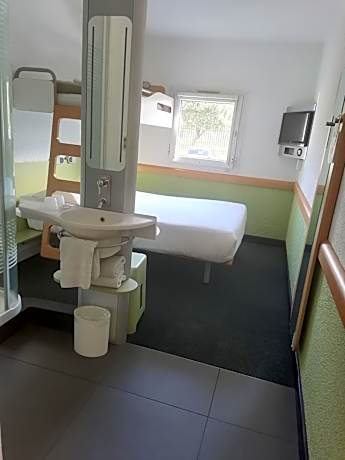 Standard Triple Room (Smoking)