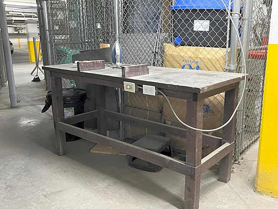 Sunny Tranquil Woods Turret in Falcon Crest Lodge