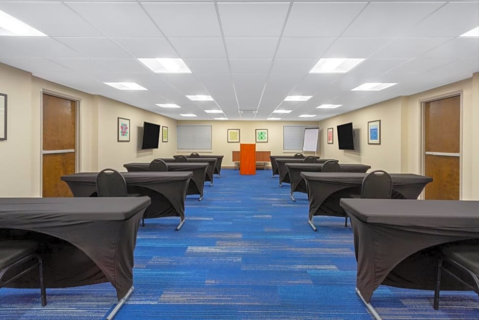 Holiday Inn Express Hotel & Suites Philadelphia - King of Prussia by IHG