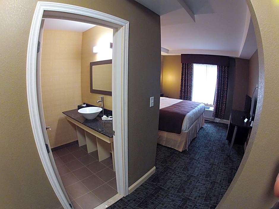 Aashram Hotel by Niagara River