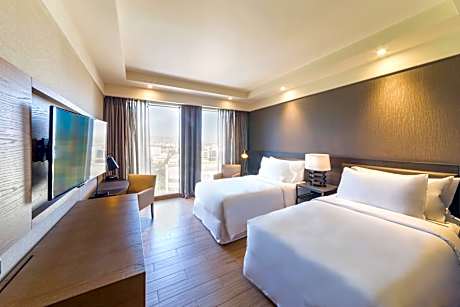 Executive Twin Room with Lounge Access and Pool View - Non-Smoking