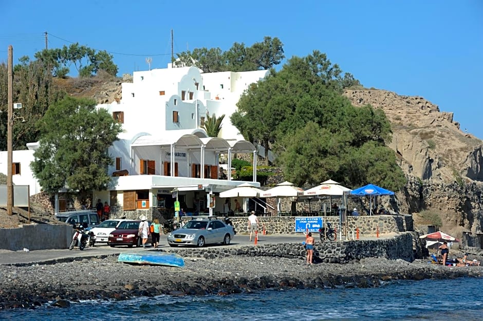 Akrotiri Hotel