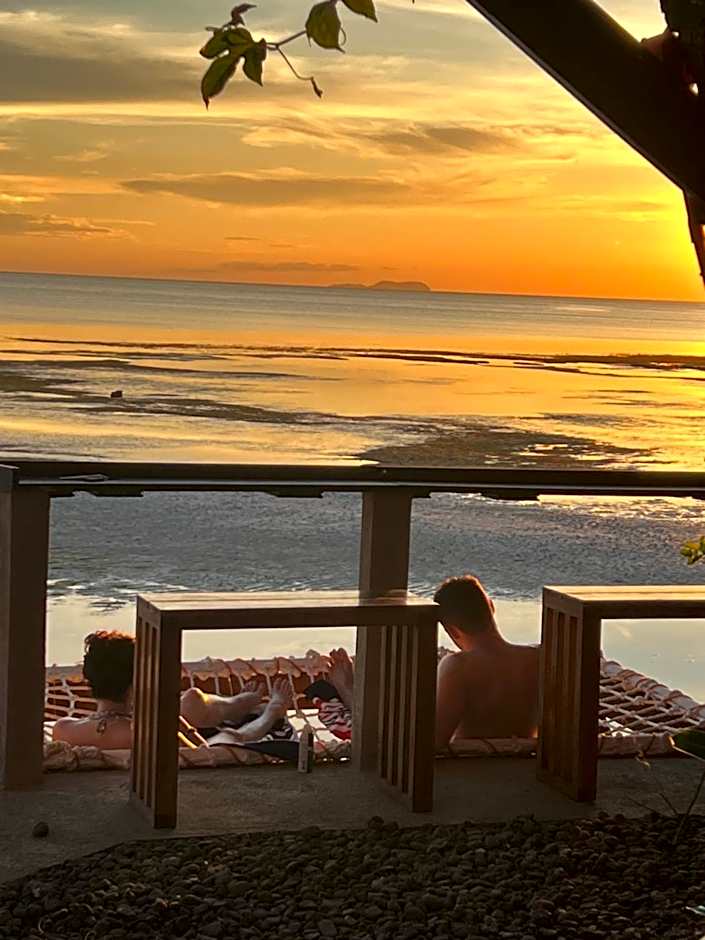 White Bada Guesthouse