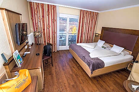 Double Room with Balcony and Lake View