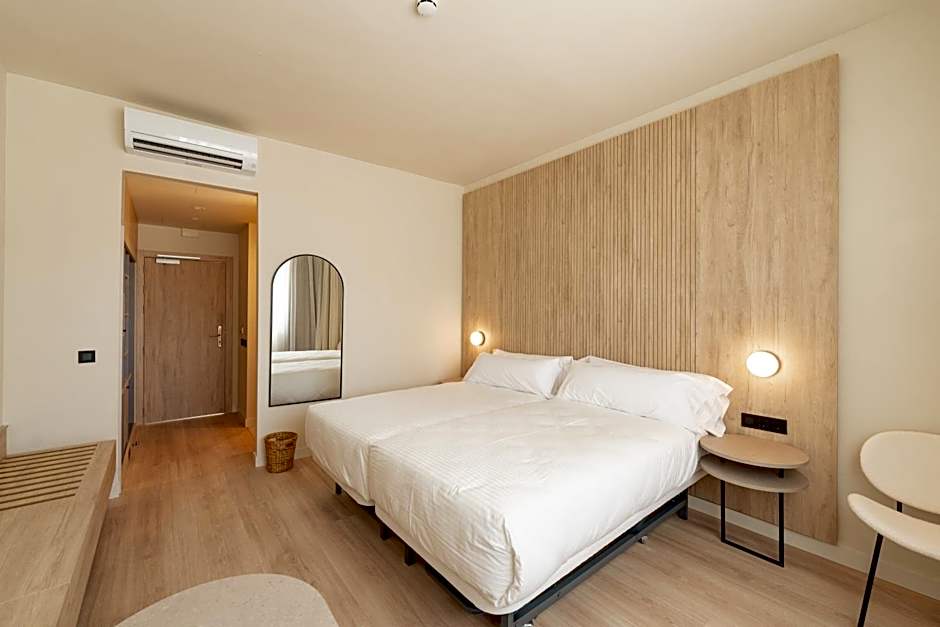 Photo 1 of 3 of Single Room