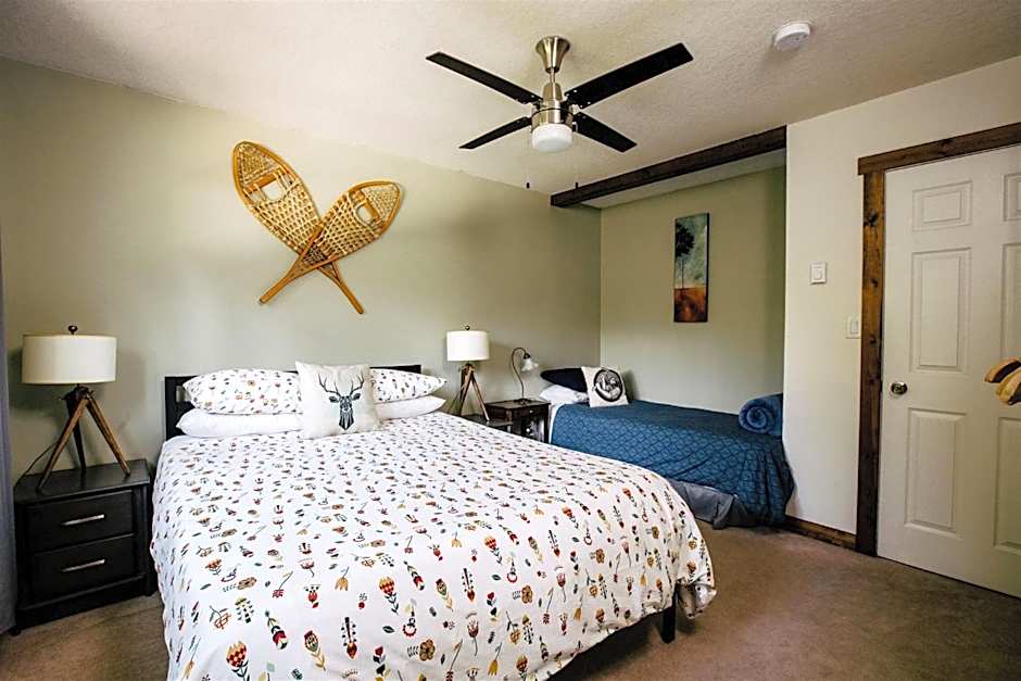 Photo 1 of 6 of Deluxe 1 Queen Bed