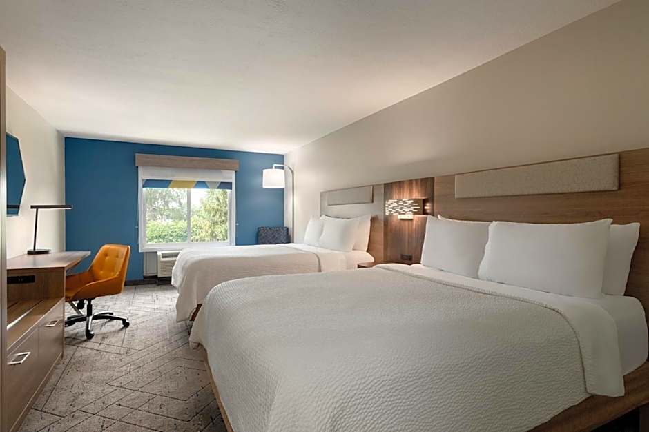 Holiday Inn Express & Suites North Fremont By IHG