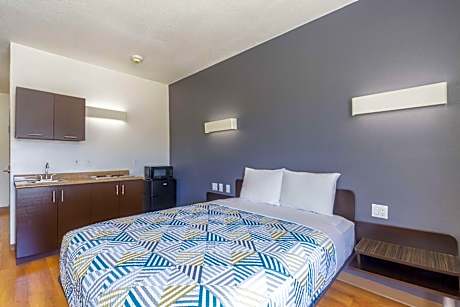 Queen Room - Disability Access - Non-Smoking