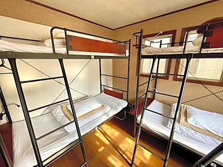 Bunk Bed in Mixed Dormitory Room with Shared Bathroom