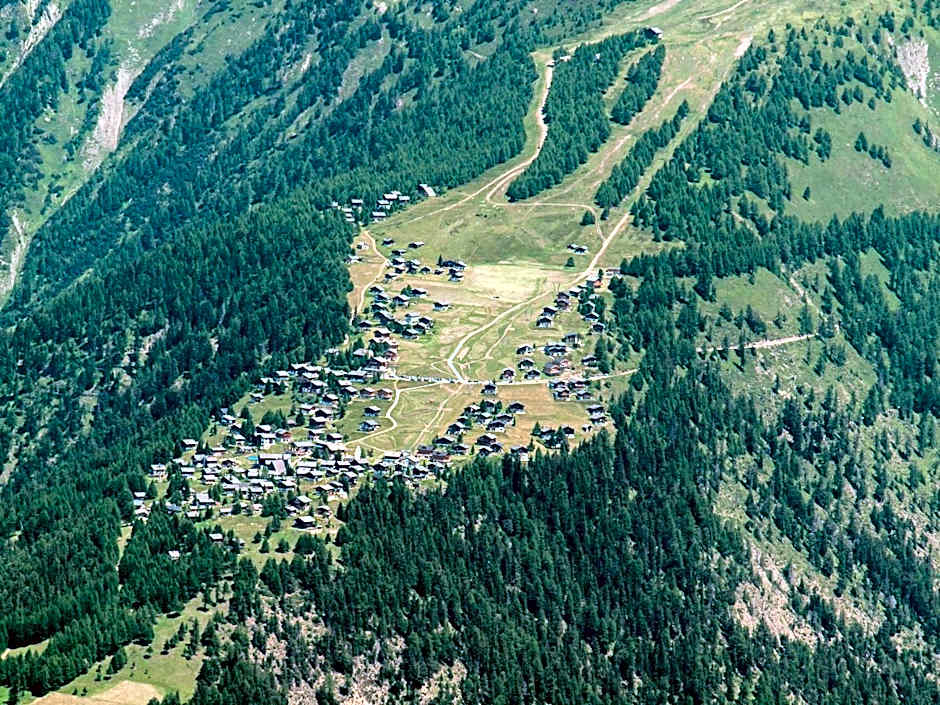 Gruppenhaus im Walliser Alpstyle