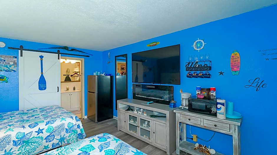 Heated Pool, Fireplace, 70" TV, Waterfront & More!
