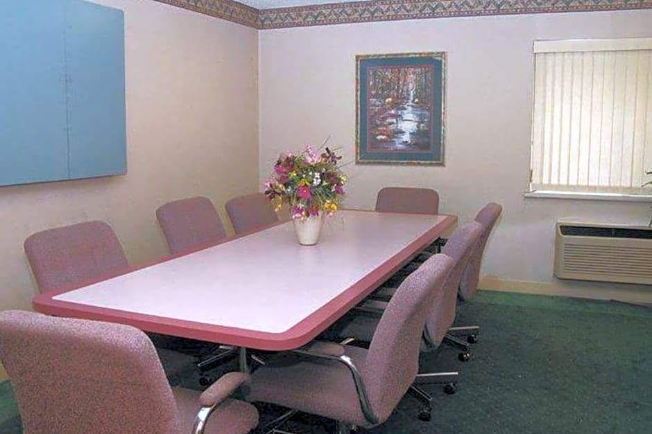 Norwood Inn & Suites Indianapolis East Post Drive