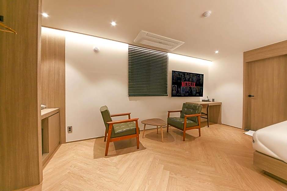 Hound Hotel Jeonju Deokjin