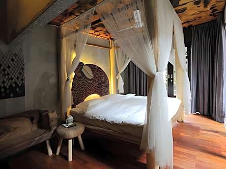 King Del Bal. (The Lotus)