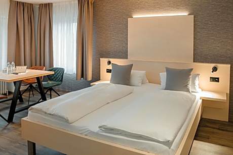 Family Room (5 People)