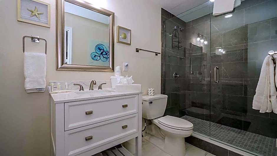 All-New, Private, Huge TV, Heated Pool, Tiki Bar