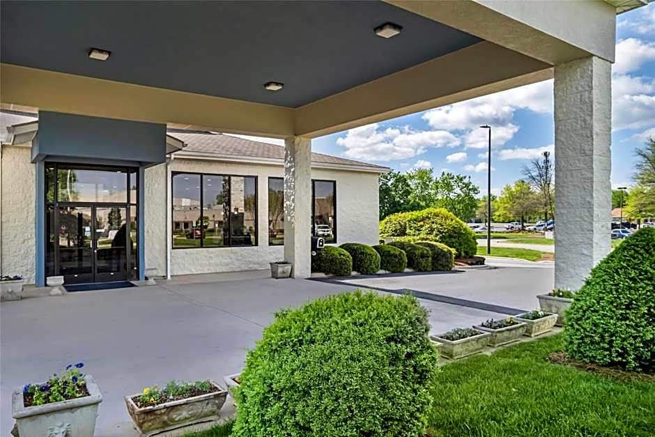 Best Western Inn & Suites Monroe