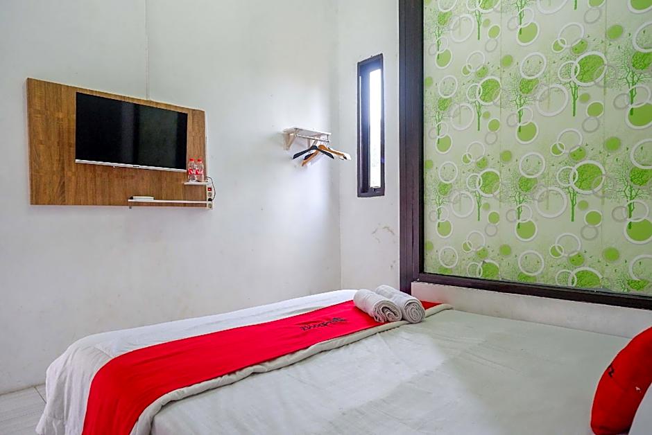 RedDoorz Syariah near Alun Alun Kajen