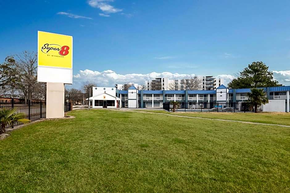 Super 8 by Wyndham Portsmouth - Norfolk