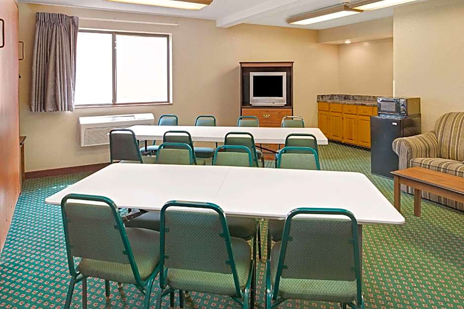 Super 8 by Wyndham Omaha Eppley Airport/Carter Lake