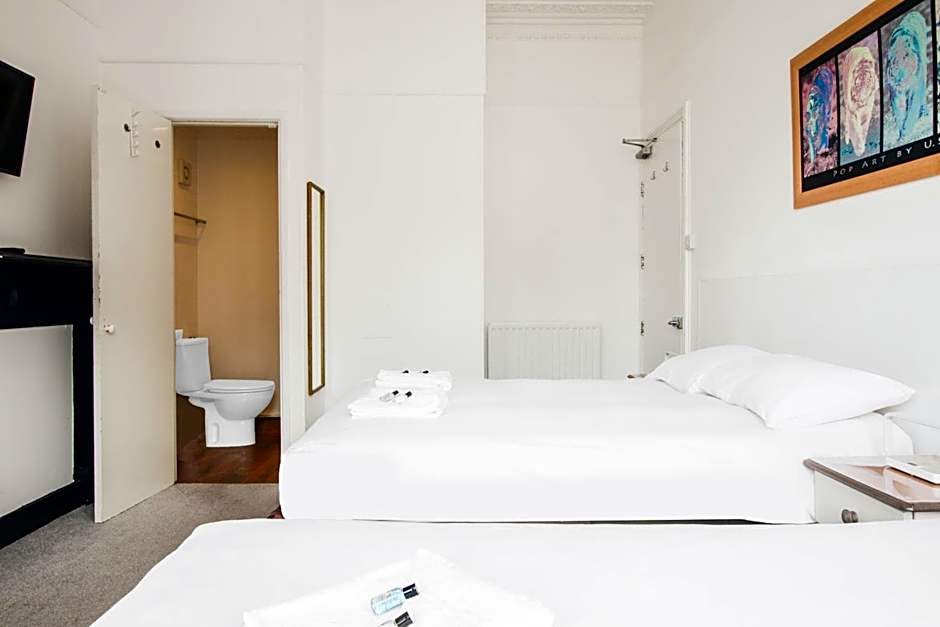 OYO The Lodge Bournemouth