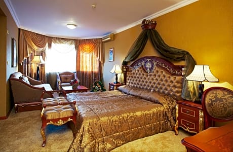 Deluxe Family Suite (2 Adults + 2 Children up to 10 years old)