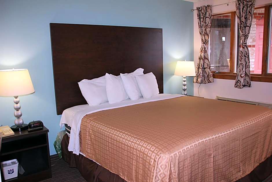 Sterling Inn near IAG Airport