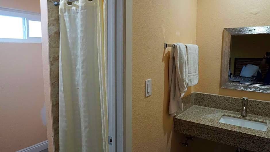 Holly Crest Hotel - Los Angeles, LAX Airport