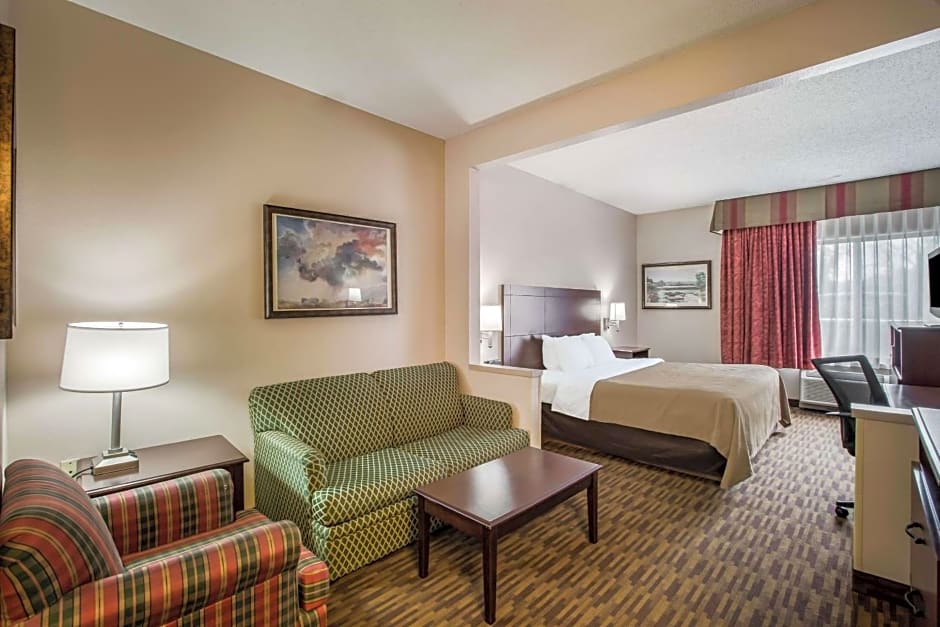 Quality Inn & Suites Lawrence - University Area