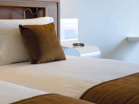 Junior Suite Double or Twin Suite with Sea and Pool View