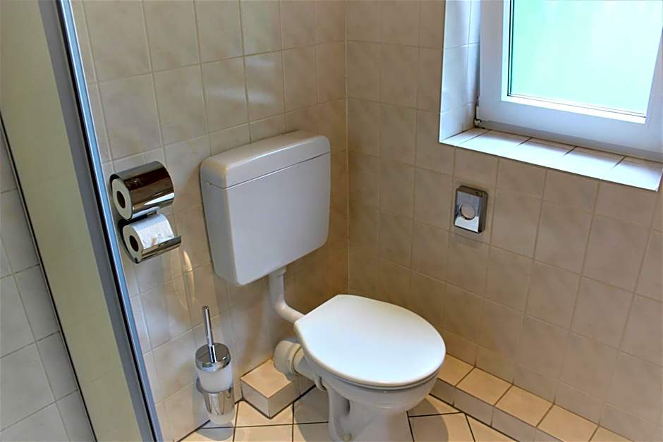 Hotel Alsterquelle 24h Check-in, Free Parking and WiFi