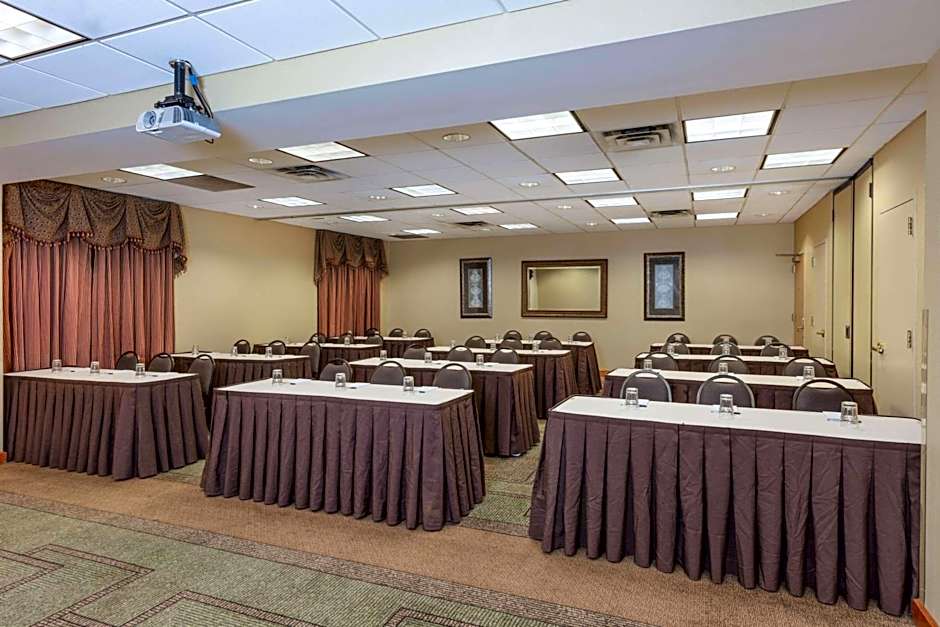 La Quinta Inn & Suites by Wyndham Garden City