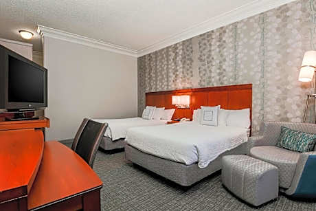 Double Room with Two Double Beds and Adapted Tub - Mobility Accessible