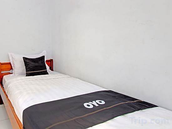 RedDoorz Syariah near Alun Alun Balai Kota Tegal