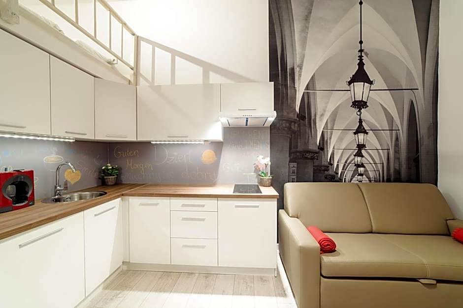 2 Nights Apartments - great location, right next to Main Rail and Bus Station, 10 min to Main Square by foot