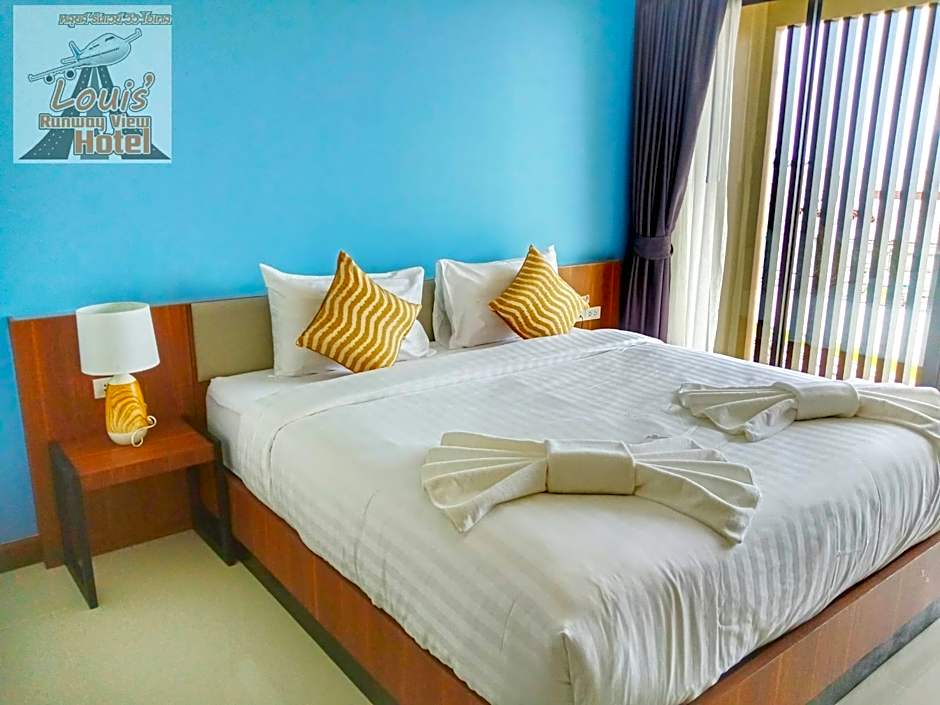 Louis' Runway View Hotel