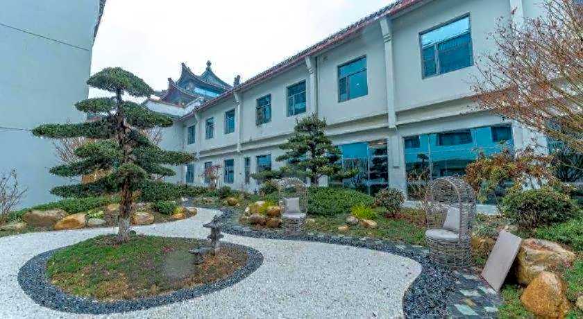 Wudangshan Jianguo Hotel