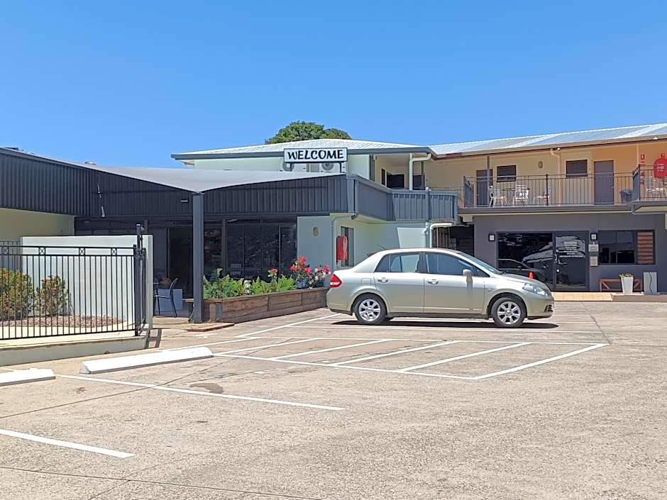 Summit Motel