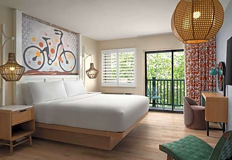 King Suite Mobility Accessible Roll Shower Non-Smoking