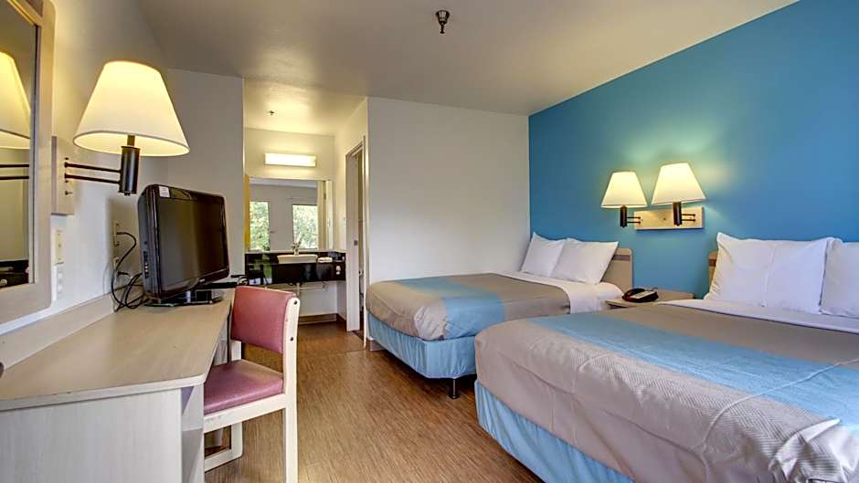 Motel 6-Des Moines, IA - North