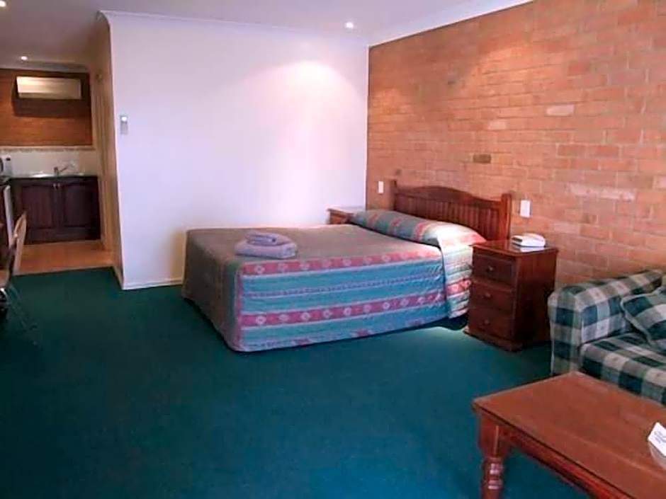 Cobar Town & Country Motor Inn